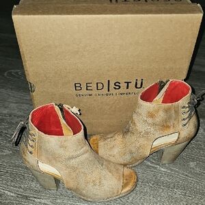 BED]STU Angelique Tan Rustic White BFS!! Size 8.5, Mint Condition worn 1x!!